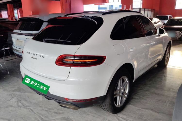 Used Porsche Macan 2017 Macan 2.0T Rear Right 45 Deg