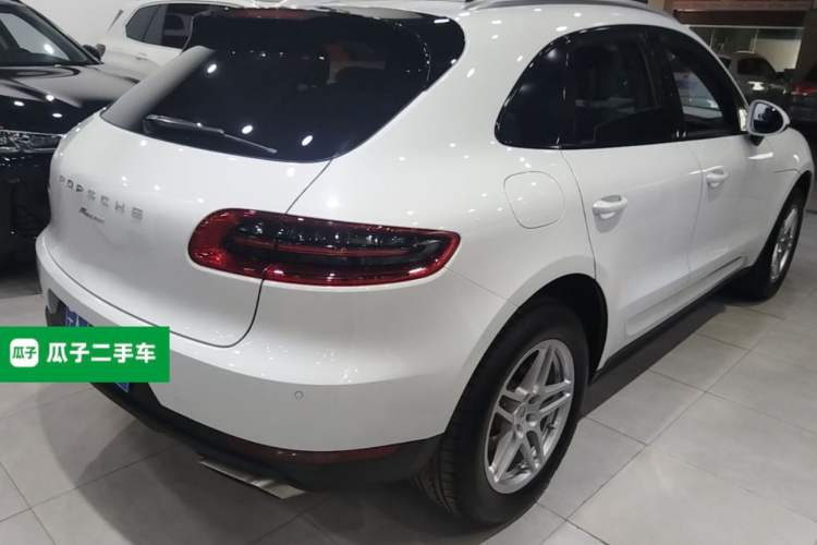 Used Porsche Macan 2017 Macan 2.0T Rear Right 45 Deg
