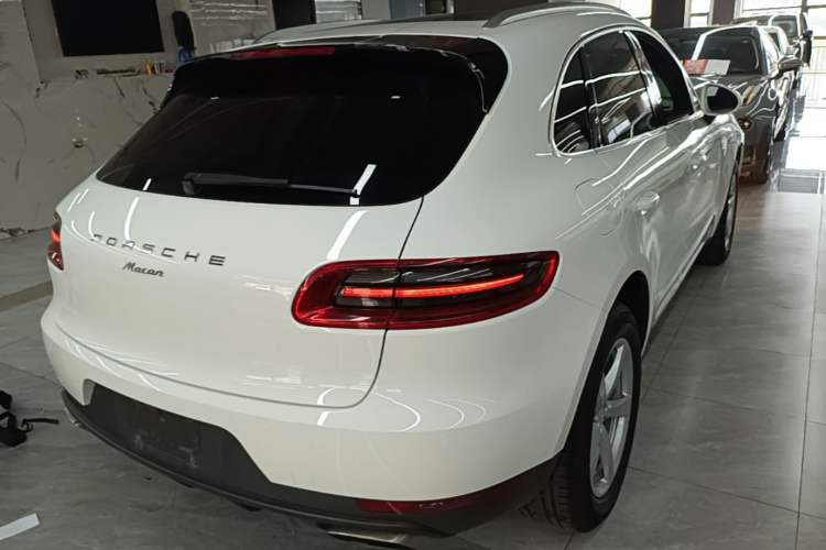 Used Porsche Macan 2017 Macan 2.0T Rear Right 45 Deg