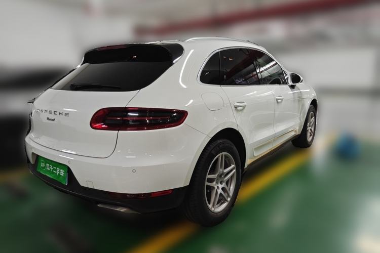 Used Porsche Macan 2017 Macan 2.0T Rear Right 45 Deg