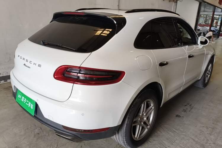 Used Porsche Macan 2017 Macan 2.0T Rear Right 45 Deg