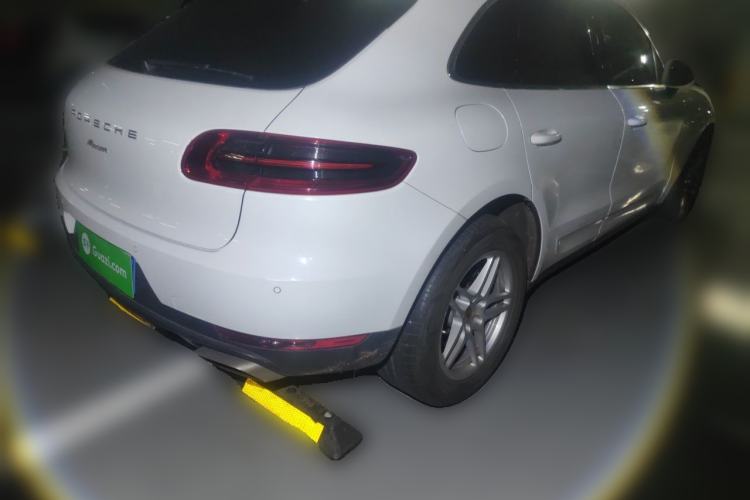 Used Porsche Macan 2017 Macan 2.0T Rear Right 45 Deg