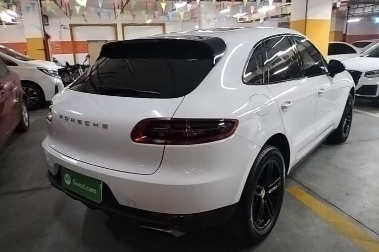 Used Porsche Macan 2017 Macan 2.0T Rear Right 45 Deg