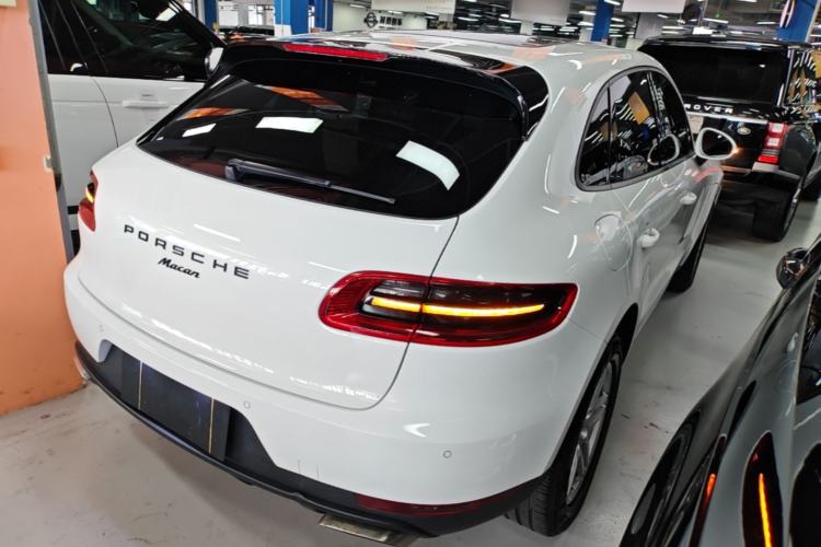 Used Porsche Macan 2017 Macan 2.0T Rear Right 45 Deg