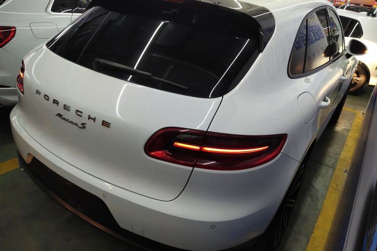 Used Porsche Macan 2017 Macan 2.0T Rear Right 45 Deg