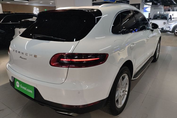 Used Porsche Macan 2017 Macan 2.0T Rear Right 45 Deg