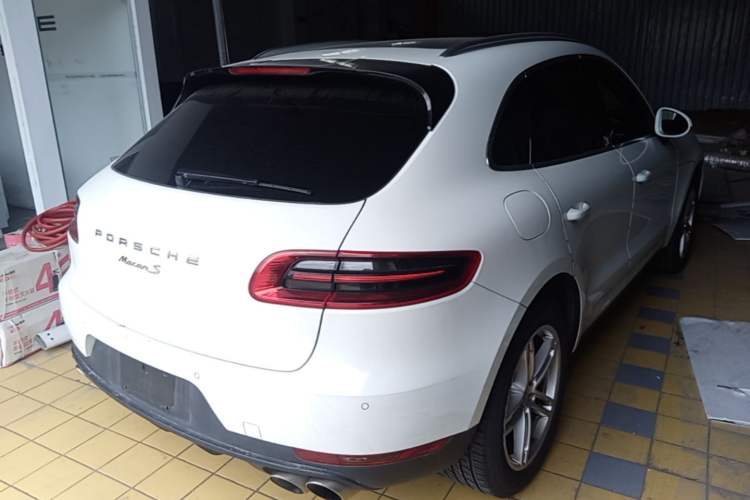 Used Porsche Macan 2017 Macan S 3.0T Rear Right 45 Deg