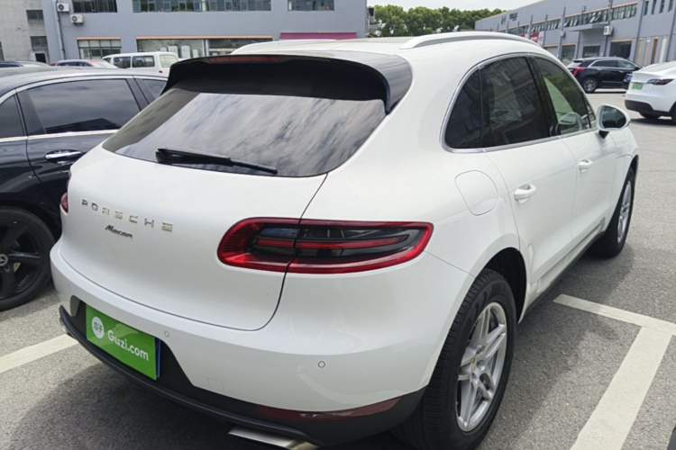 Used Porsche Macan 2017 Macan 2.0T Rear Right 45 Deg
