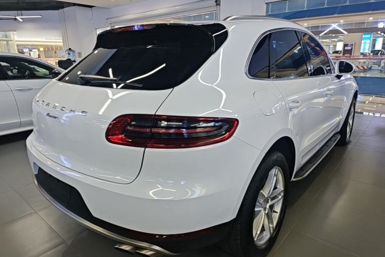 Used Porsche Macan 2017 Macan 2.0T Rear Right 45 Deg