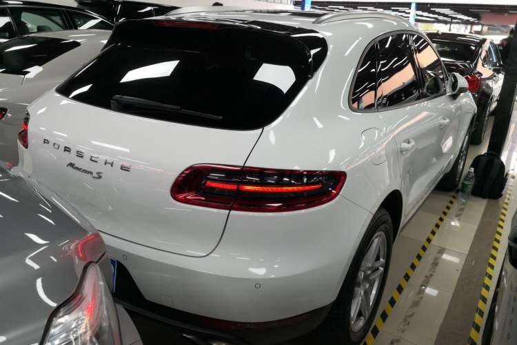 Used Porsche Macan 2017 Macan 2.0T Rear Right 45 Deg