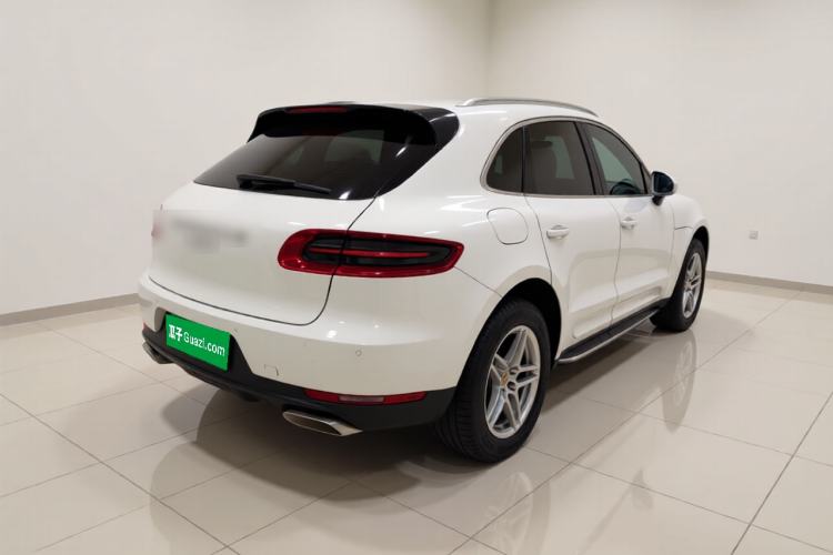 Used Porsche Macan 2017 Macan 2.0T Rear Right 45 Deg