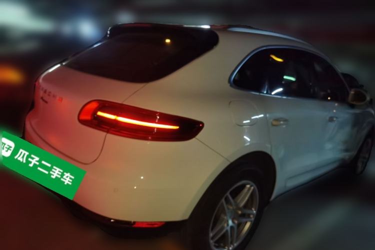 Used Porsche Macan 2017 Macan 2.0T Rear Right 45 Deg