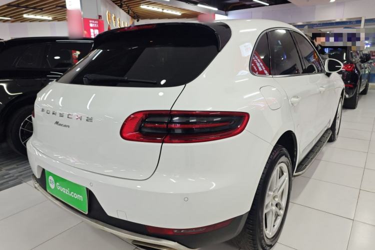 Used Porsche Macan 2017 Macan 2.0T Rear Right 45 Deg