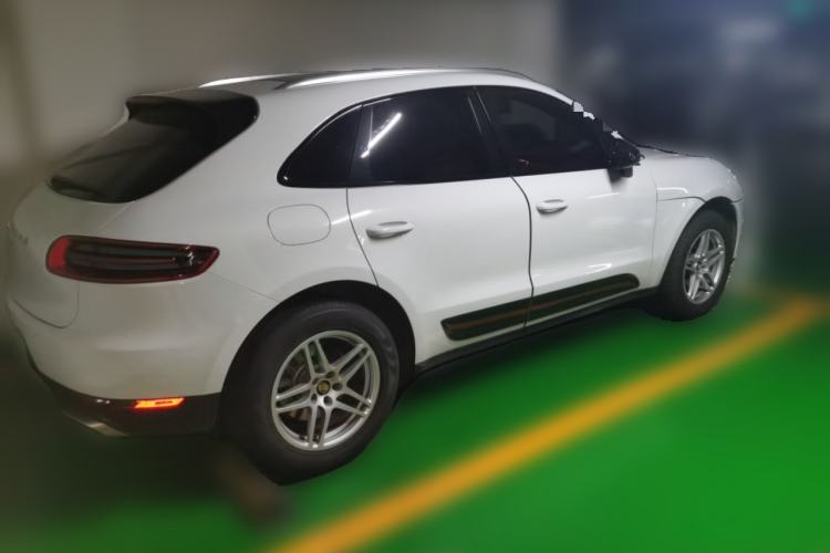 Used Porsche Macan 2017 Macan 2.0T Rear Right 45 Deg