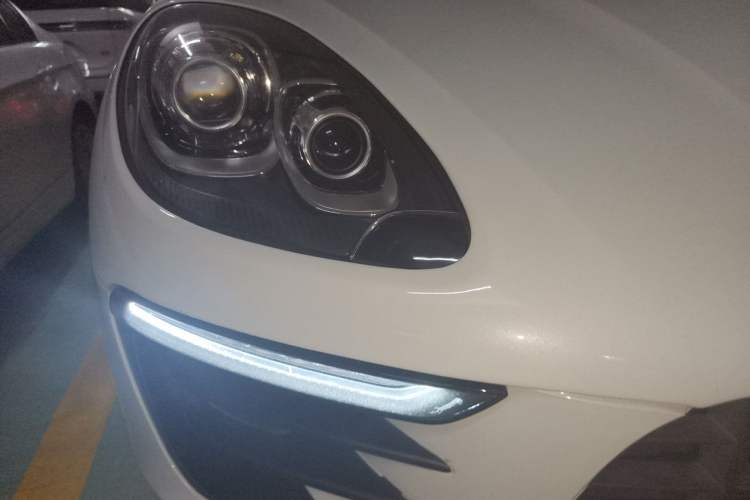 Used Porsche Macan 2017 Macan 2.0T Right Front Headlight