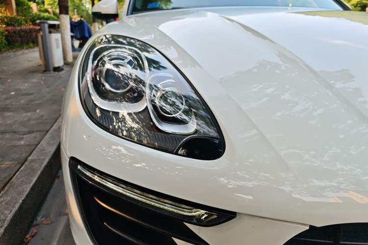 Used Porsche Macan 2017 Macan 2.0T Right Front Headlight