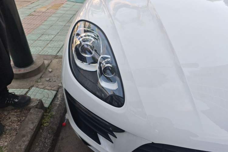 Used Porsche Macan 2017 Macan 2.0T Right Front Headlight