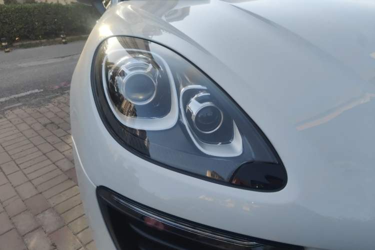 Used Porsche Macan 2017 Macan 2.0T Right Front Headlight