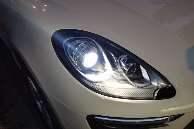 Used Porsche Macan 2017 Macan 2.0T Right Front Headlight