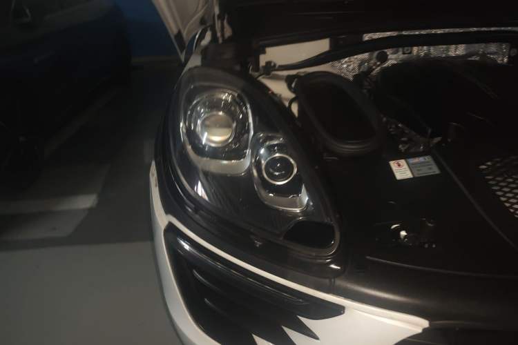 Used Porsche Macan 2017 Macan 2.0T Right Front Headlight
