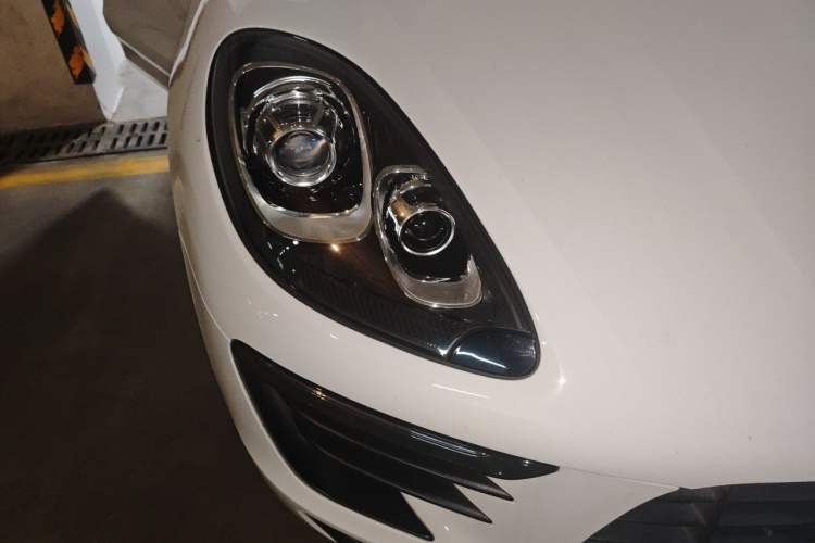 Used Porsche Macan 2017 Macan 2.0T Right Front Headlight