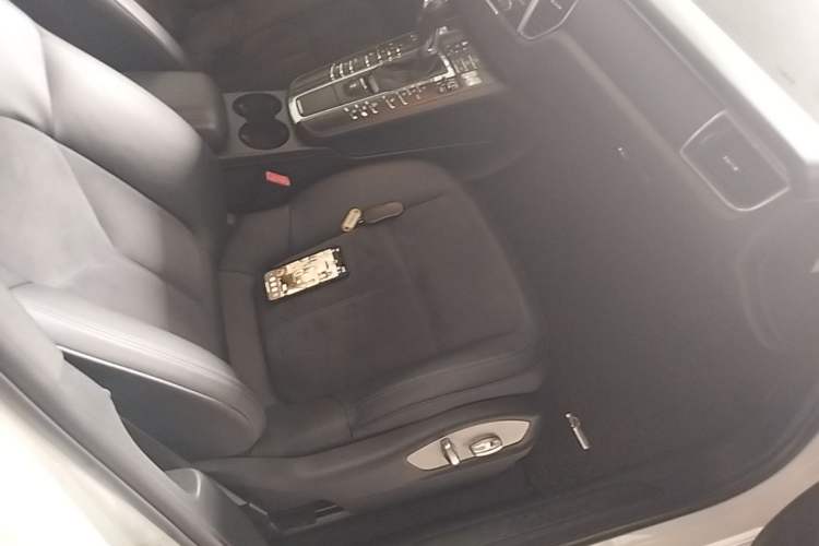 Used Porsche Macan 2017 Macan 2.0T Right Front Seat