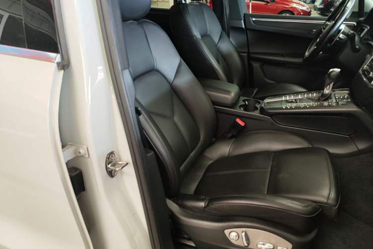 Used Porsche Macan 2017 Macan 2.0T Right Front Seat