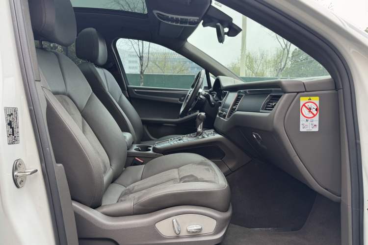 Used Porsche Macan 2017 Macan 2.0T Right Front Seat