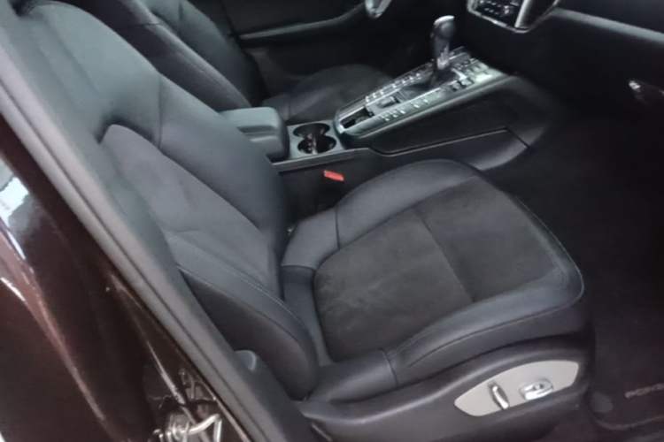 Used Porsche Macan 2017 Macan 2.0T Right Front Seat