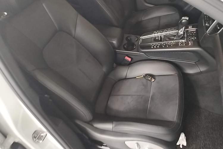 Used Porsche Macan 2017 Macan 2.0T Right Front Seat