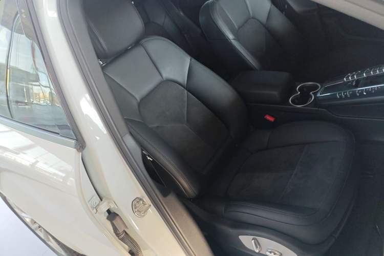 Used Porsche Macan 2017 Macan 2.0T Right Front Seat