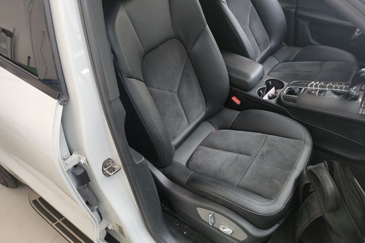 Used Porsche Macan 2017 Macan 2.0T Right Front Seat