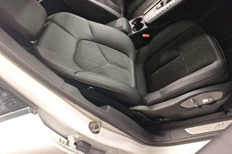 Used Porsche Macan 2017 Macan 2.0T Right Front Seat