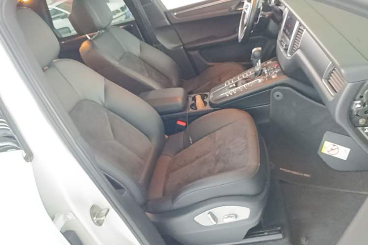 Used Porsche Macan 2017 Macan 2.0T Right Front Seat