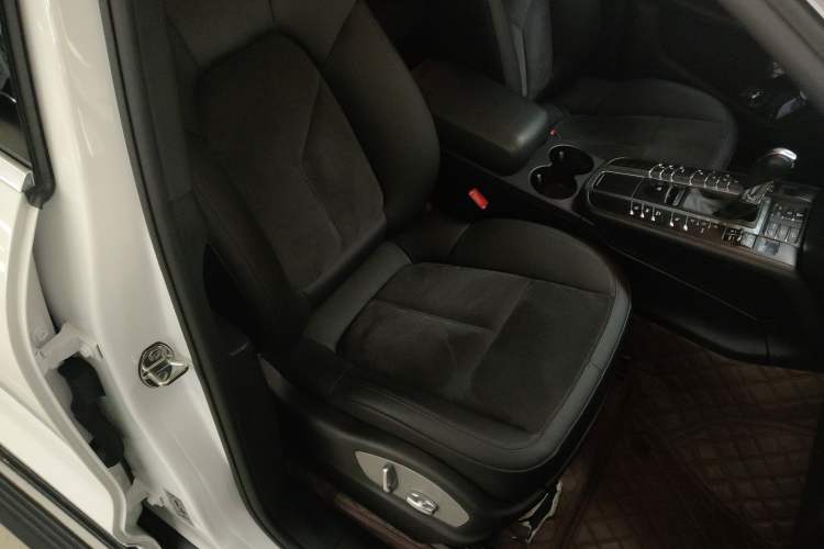 Used Porsche Macan 2017 Macan 2.0T Right Front Seat