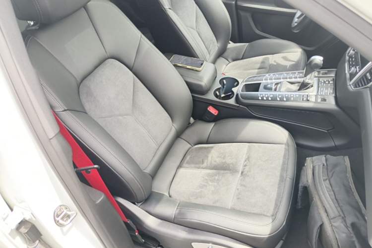 Used Porsche Macan 2017 Macan 2.0T Right Front Seat