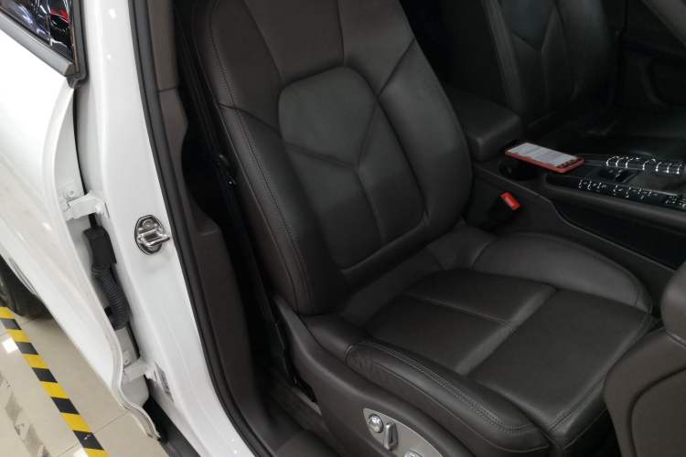 Used Porsche Macan 2017 Macan 2.0T Right Front Seat