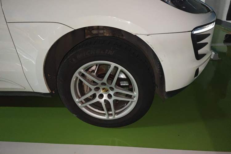 Used Porsche Macan 2017 Macan S 3.0T Right Front Wheel Hub