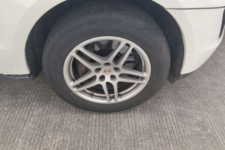 Used Porsche Macan 2017 Macan 2.0T Right Front Wheel Hub