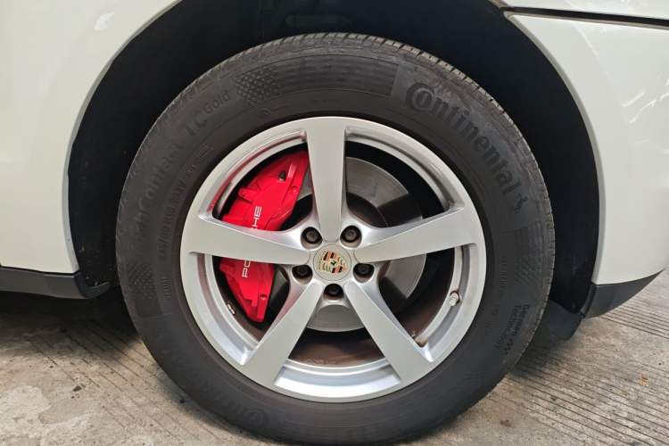 Used Porsche Macan 2017 Macan 2.0T Right Front Wheel Hub