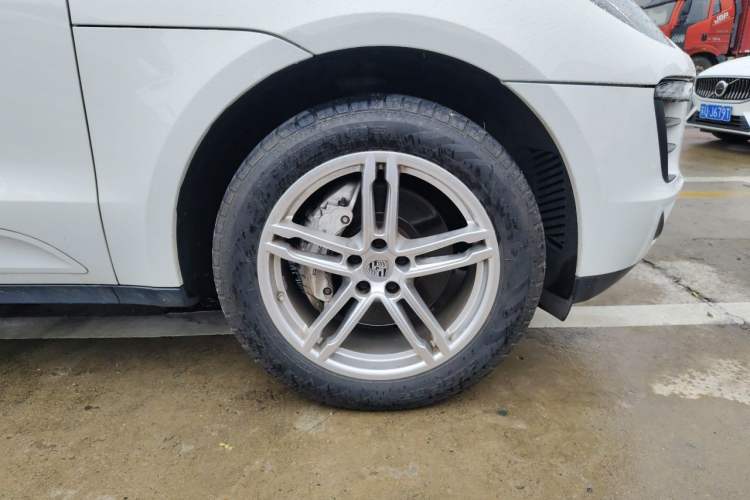 Used Porsche Macan 2017 Macan S 3.0T Right Front Wheel Hub