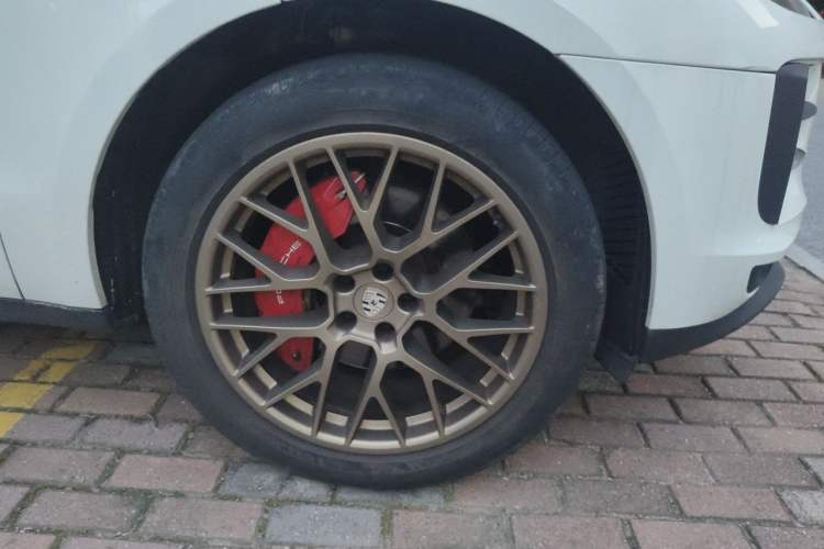 Used Porsche Macan 2017 Macan S 3.0T Right Front Wheel Hub