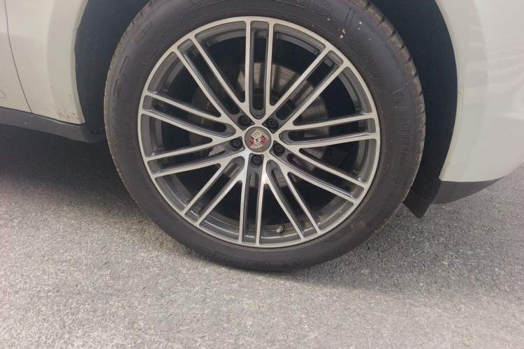 Used Porsche Macan 2017 Macan 2.0T Right Front Wheel Hub