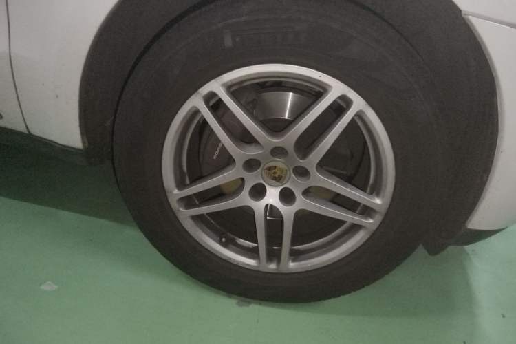 Used Porsche Macan 2017 Macan 2.0T Right Front Wheel Hub