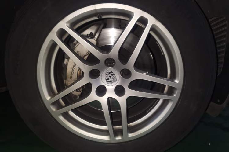 Used Porsche Macan 2017 Macan S 3.0T Right Front Wheel Hub