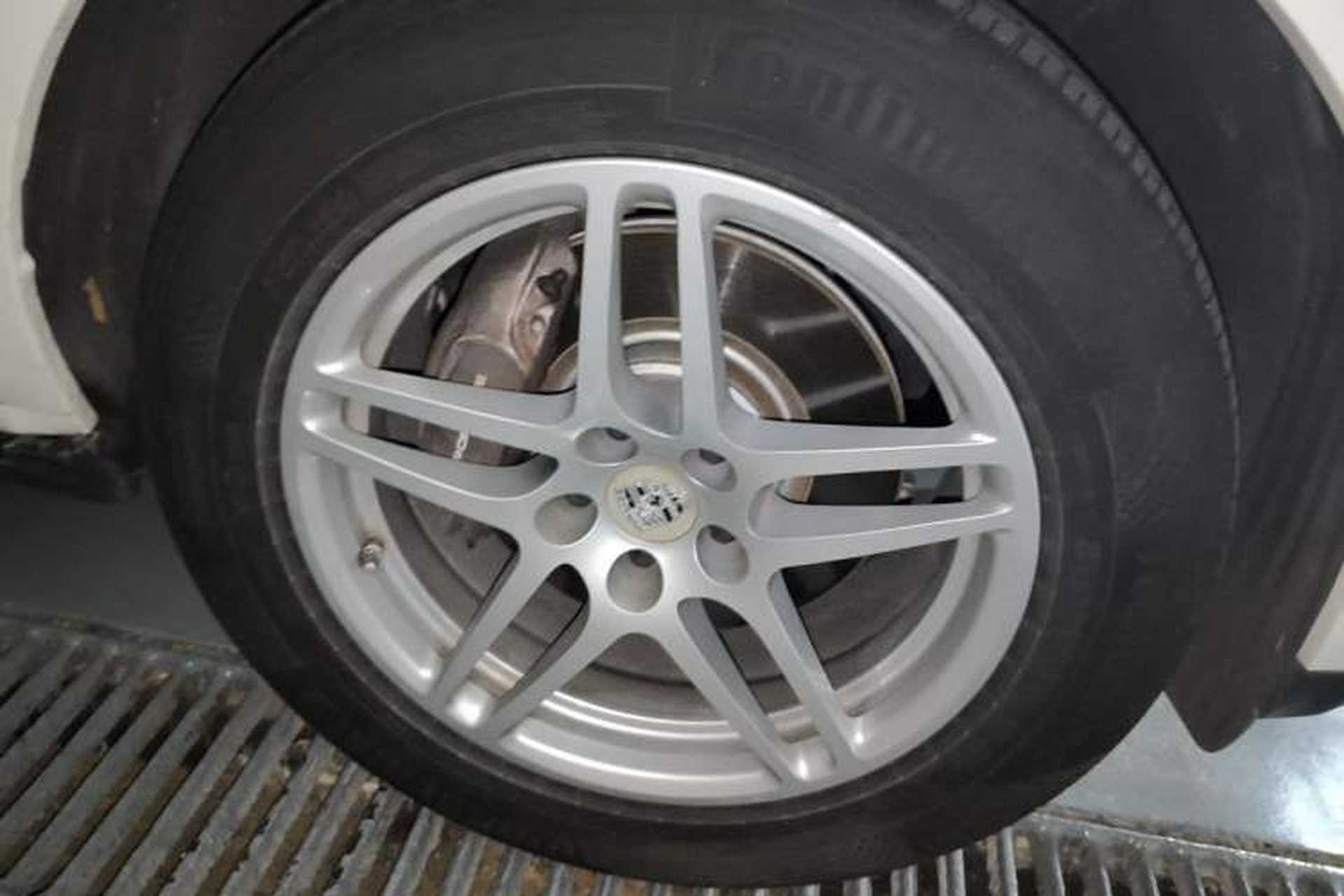 Used Porsche Macan 2017 Macan 2.0T Right Front Wheel Hub