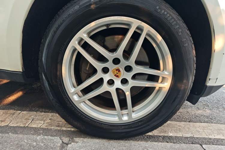 Used Porsche Macan 2017 Macan 2.0T Right Front Wheel Hub