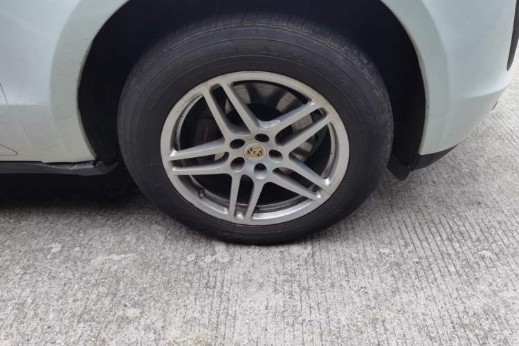 Used Porsche Macan 2017 Macan 2.0T Right Front Wheel Hub