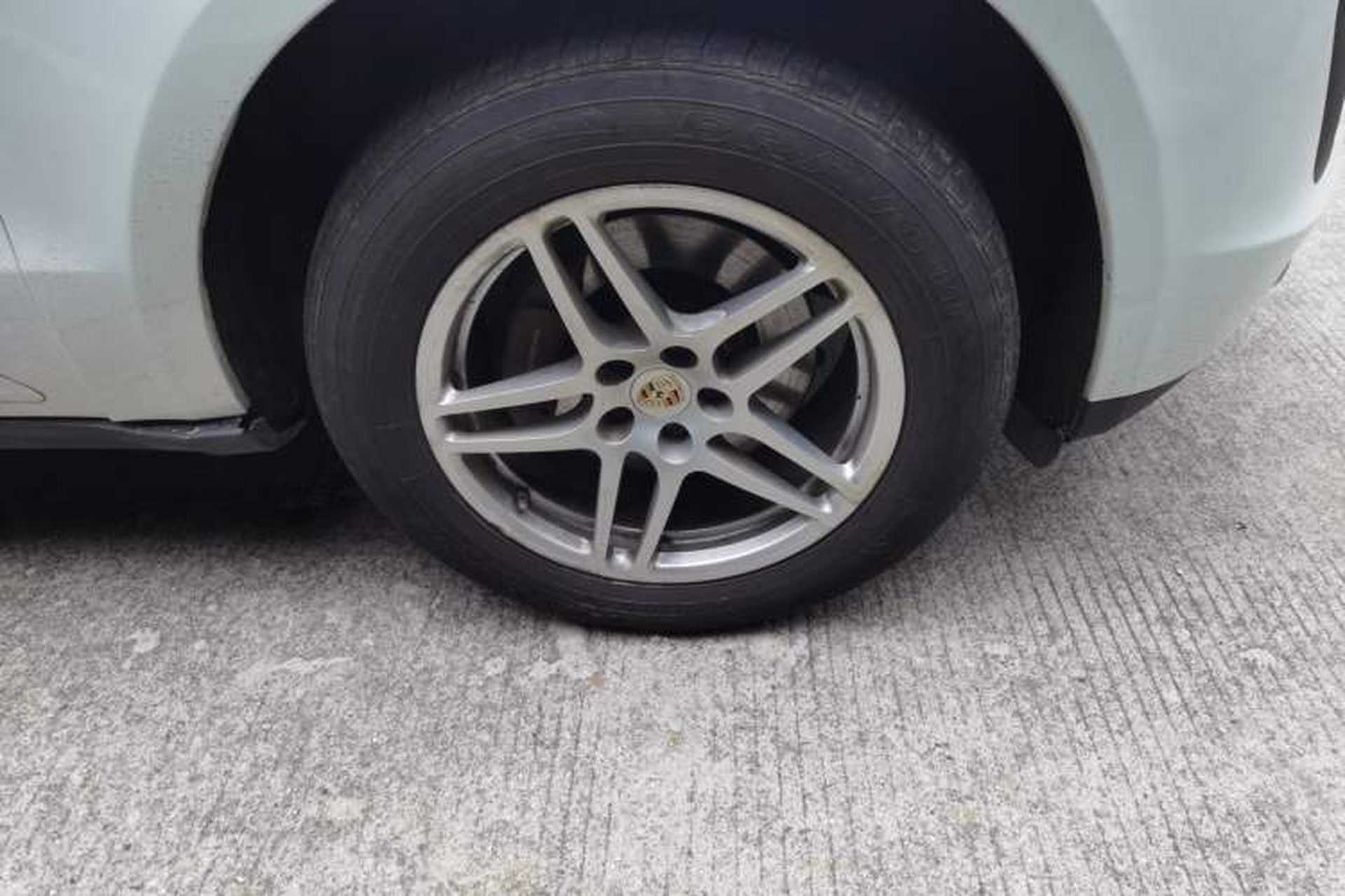 Used Porsche Macan 2017 Macan 2.0T Right Front Wheel Hub