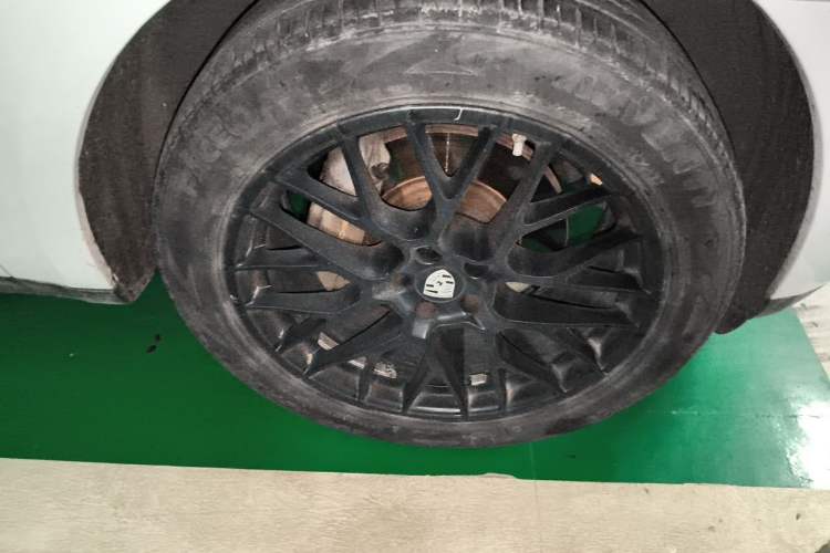 Used Porsche Macan 2017 Macan 2.0T Right Front Wheel Hub
